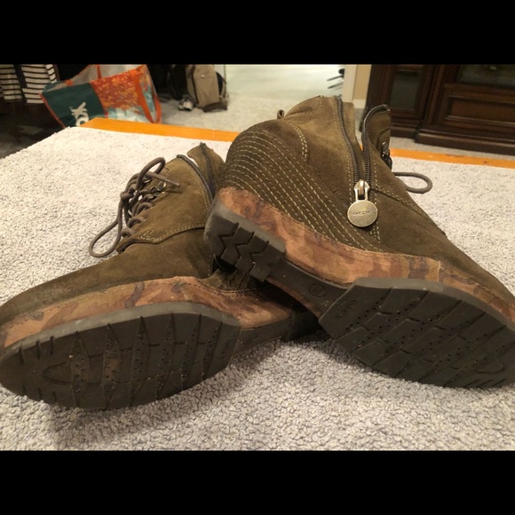 Suede wedge ankle booties - Picture 3 of 4